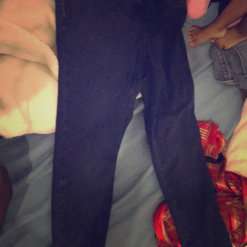 Good pair of jeans. Jegging like.